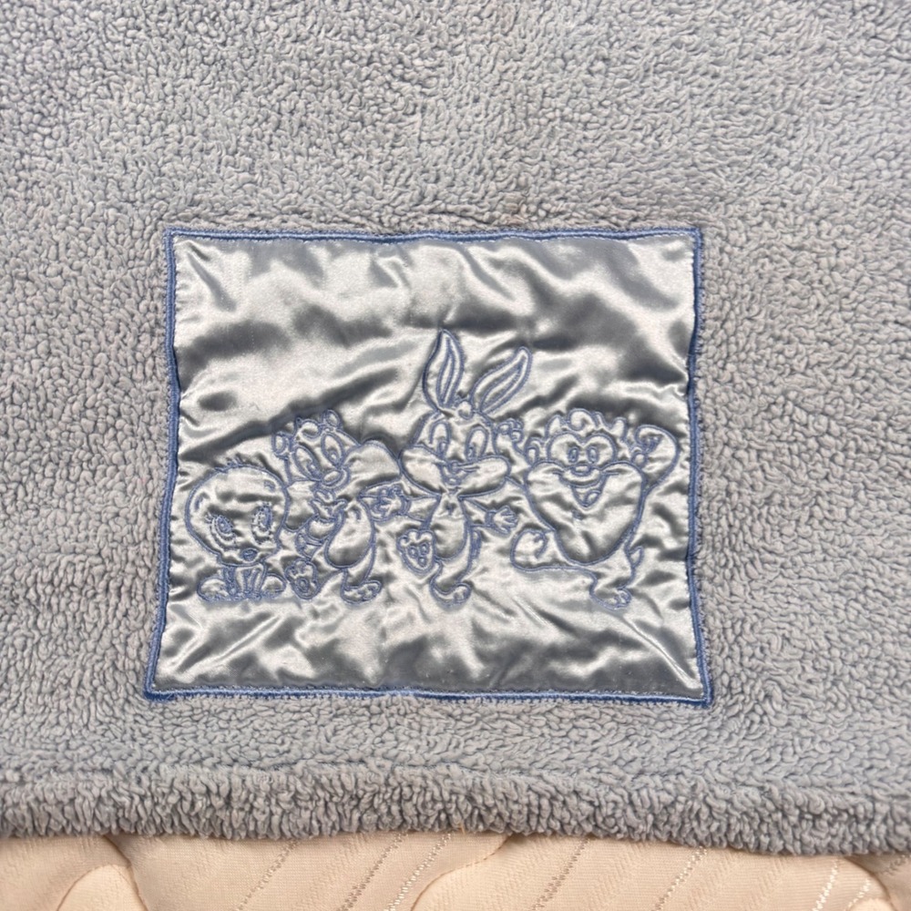 Vtg Looney Tunes Baby Blue Sherpa & Satin Embroidered Character Nursery Blanket